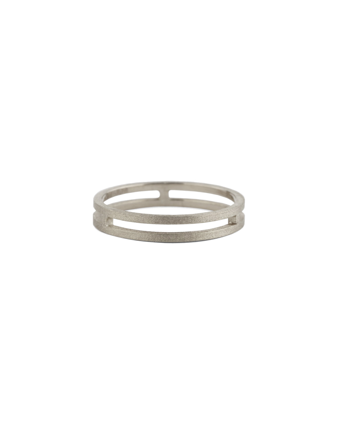 18ct white gold double band ring with textured finish