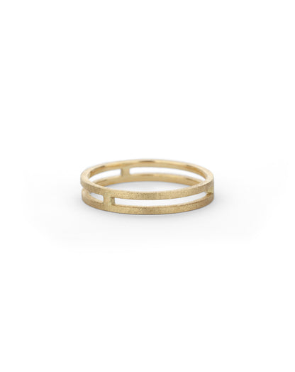 18ct yellow gold double band with textured finish