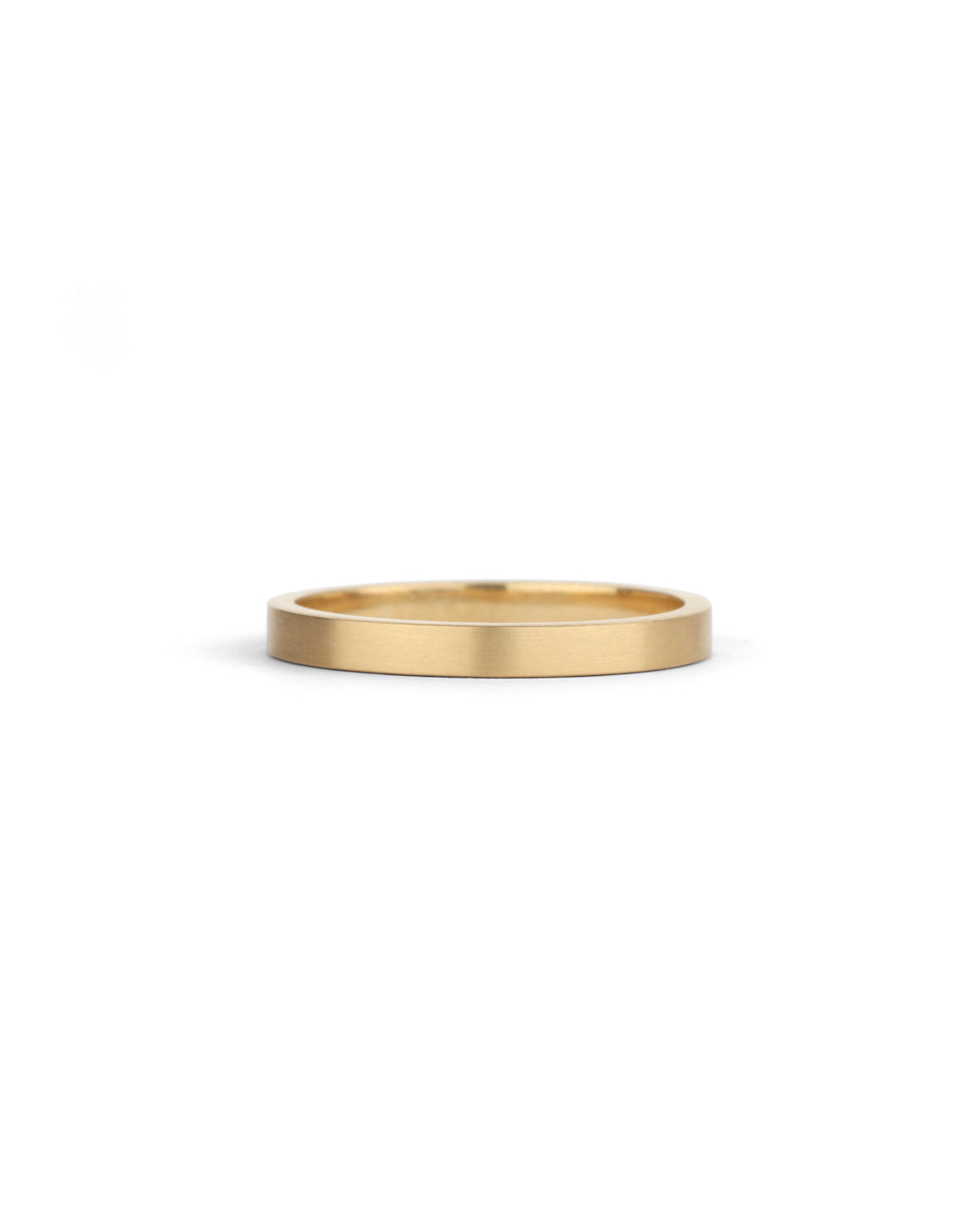 Flat wedding band. 18ct yellow gold, satin finish.
