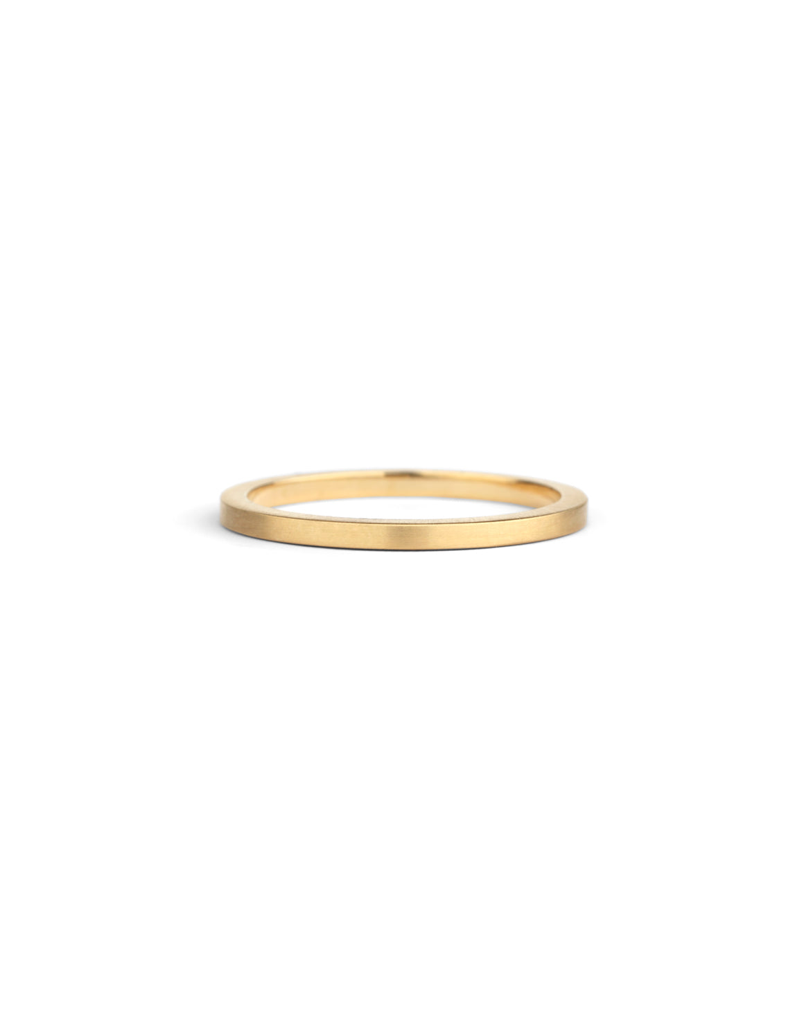 Flat wedding band. 18ct yellow gold, satin finish.